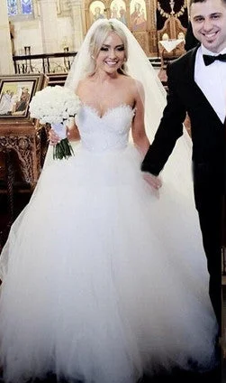 Gorgeous Sweetheart Lace Ball Gown Princess Dress Tulle Custom Made Bridal Gown BA6585